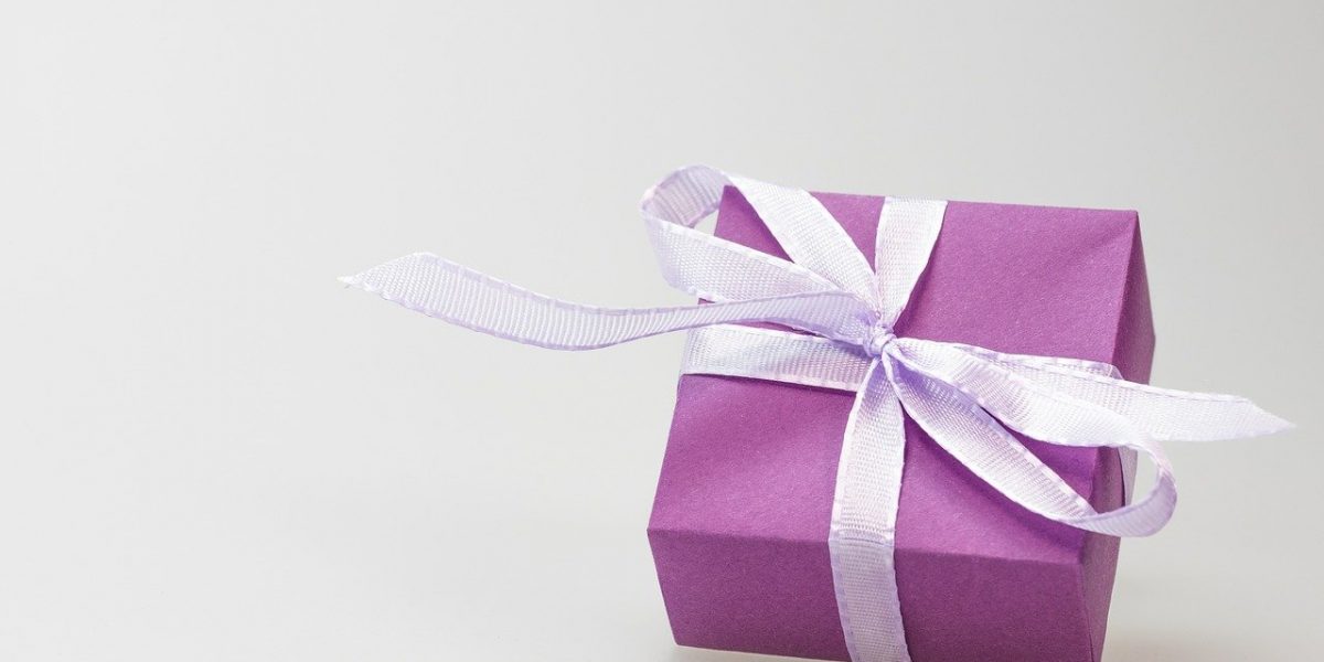 Caja de regalo morada