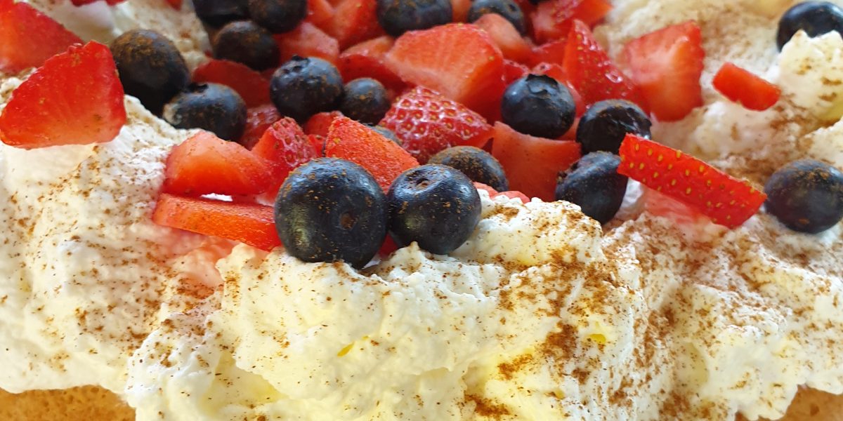 Tarta de fresa y arándanos Restaurante Can Montcad