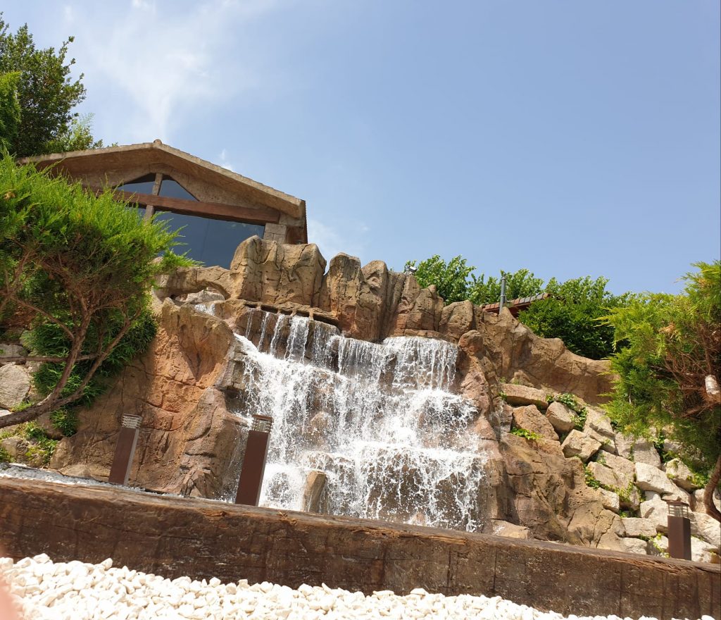 Cascada del patio de can montcad